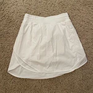 LULULEMON Hotty hot HR skirt *long SIZE 6 WHITE